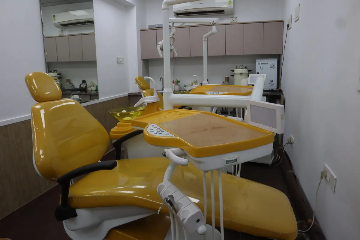 Premium Dental Chair at SmileSure